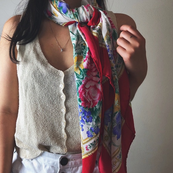 Vintage Accessories - FREE! • VINTAGE/ silk floral scarf